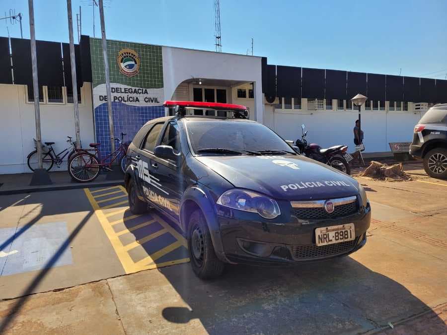 Vizinha flagra residência sendo invadida, aciona dona e PM prende meliante