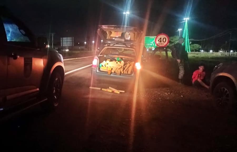 Após perseguição e disparos, Choque prende 3 traficantes com maconha e skank na BR-060