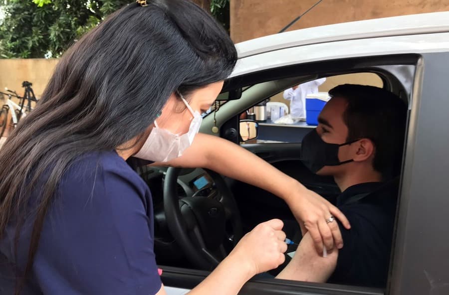 Saúde faz drive thru quinta-feira no Paço para vacinar contra influenza e Covid-19