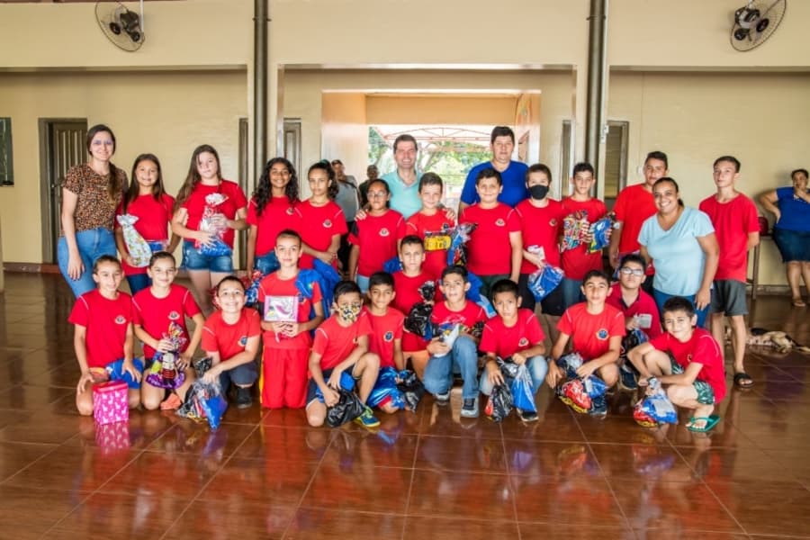 Prefeitura realiza “Futebol Solidário” e arrecada brinquedos para crianças carentes