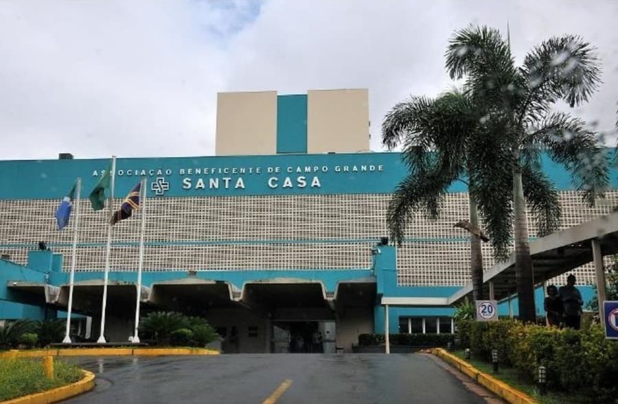 Criança queimada pela mãe em Sidrolândia passa por cirurgia plástica na Santa Casa