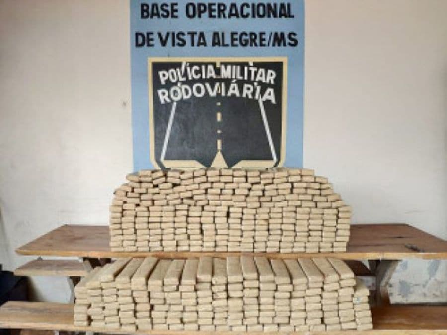 PMR apreende carro abandonado com quase meia tonelada de maconha na MS-166