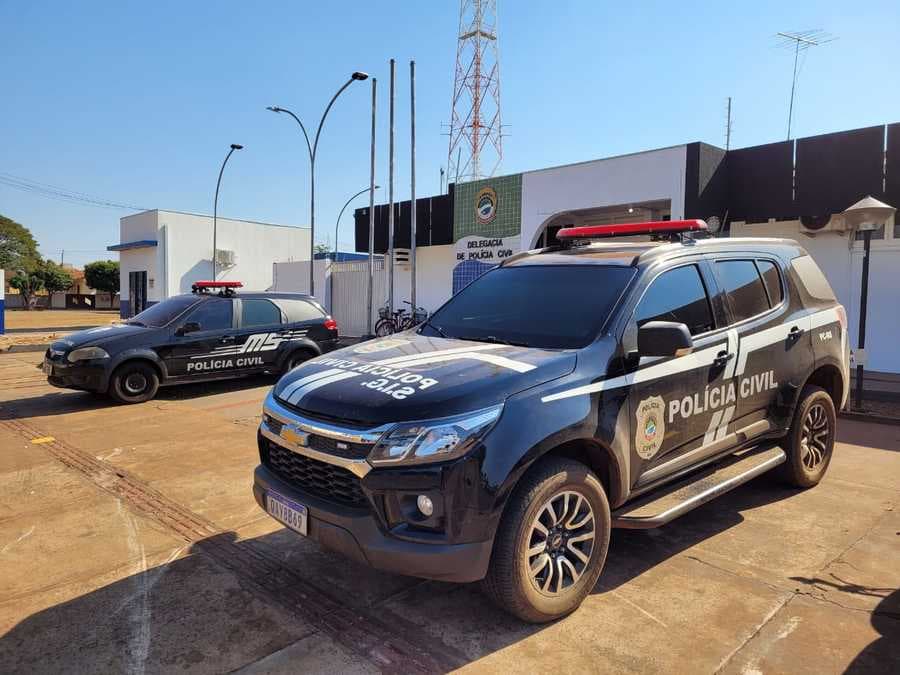 Com mandado de prisão em aberto, homem é preso após invadir residência e usar drogas no quintal