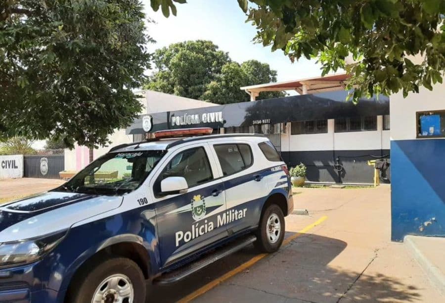 Ladrão furta bolsa com R$ 1 mil, pede R$ 100 pra devolver ao dono, recebe e some