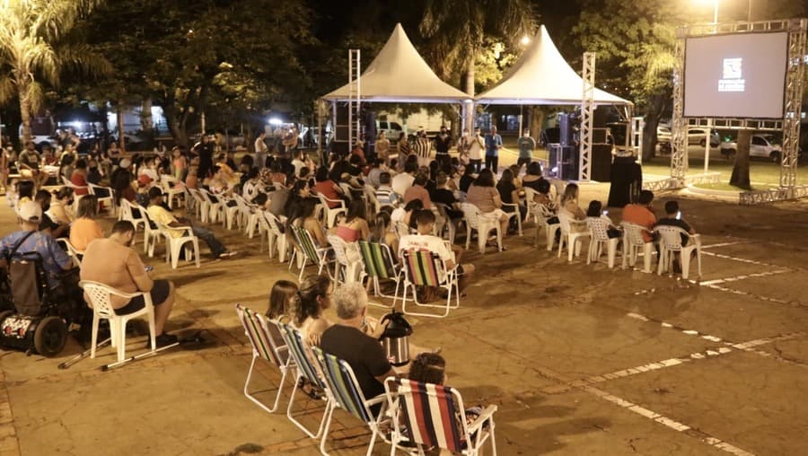 “Sidrolândia Memórias” é prestigiado pela população na Praça Central