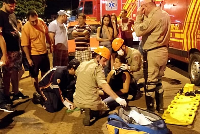 Motociclista de 25 anos sofre fratura na perna após colisão com veículo no Bairro São Bento
