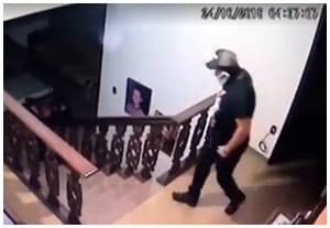 Encapuzado, bandido invade residência no centro e furta caminhonete Hilux
