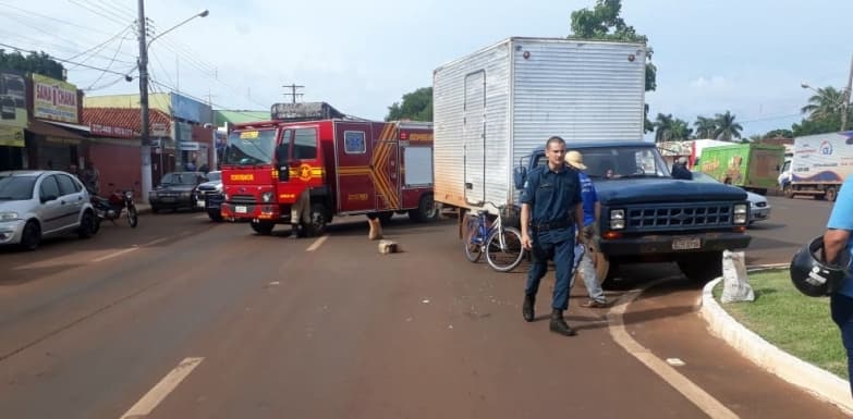 Idoso é atropelado após atravessar via preferencial na Av. Dorvalino