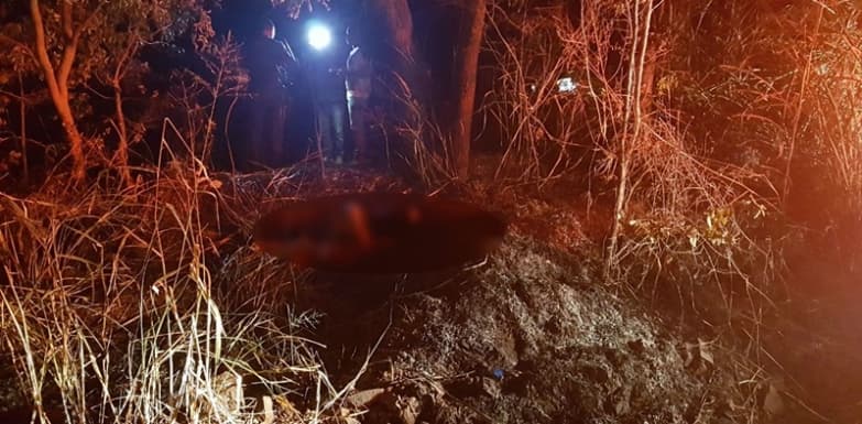 Corpo de mulher em chamas é desovado em estrada do Inferninho