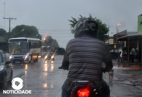 Clima: Chuva retorna tímida, mas deve se manter no fim de semana