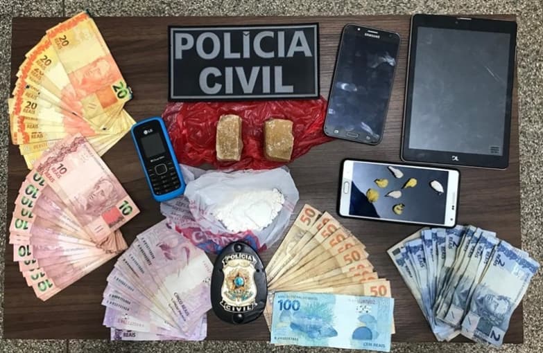 Mulher de 32 anos é presa em casa com drogas avaliadas em R$ 10 mil