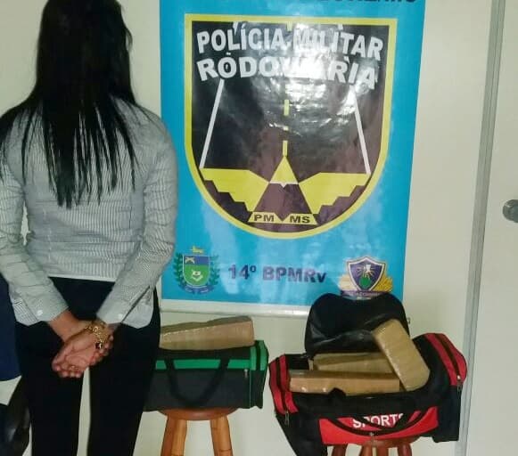 Mulheres de 25 e 22 anos são presas com drogas e revólver 38 dentro de ônibus na MS-164