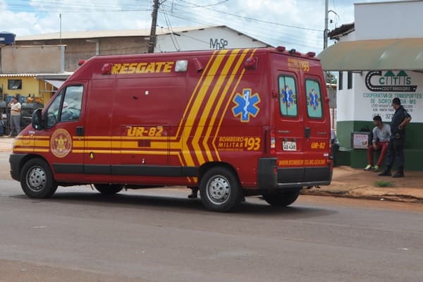 Homem fica ferido após invadir preferencial e causar colisão entre motocicletas