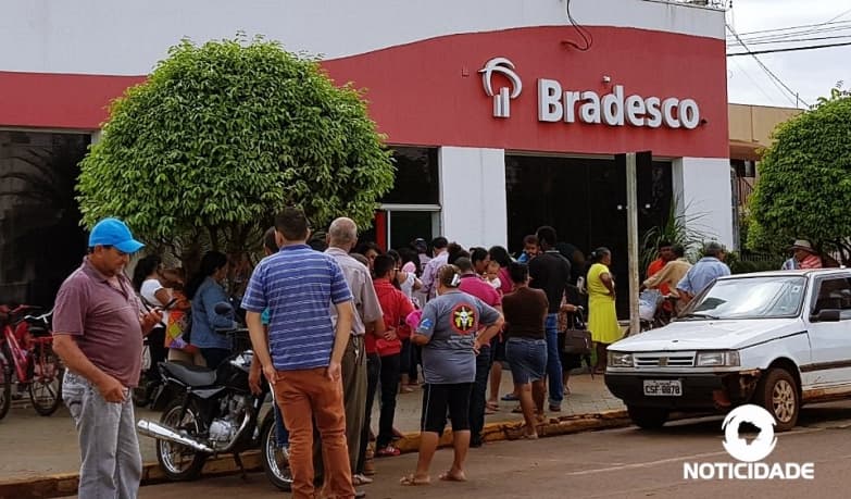 Vereadores destacam péssimo atendimento no Bradesco e comissão vai exigir melhorias