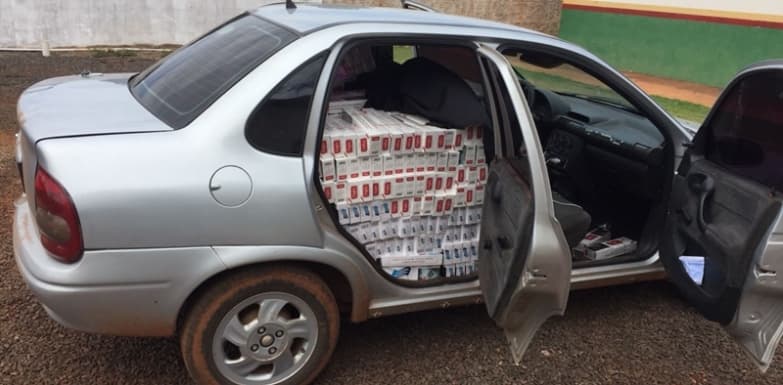 Polícia Militar apreende veículo com cerca de 20 caixas de cigarro contrabandeado do Paraguai