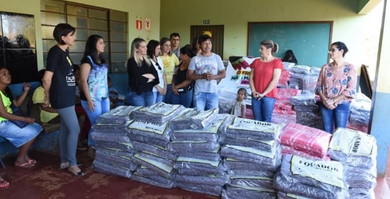 Prefeitura prossegue com entrega de cobertores em aldeia e área rural
