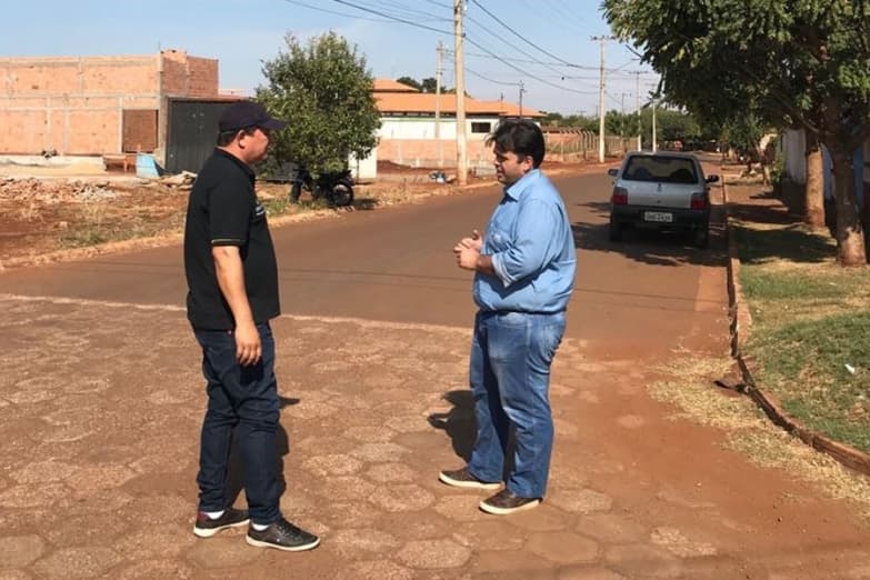 Vereador Robert cobra a conclusão de obras na Vila Militar e Bairro Geazone