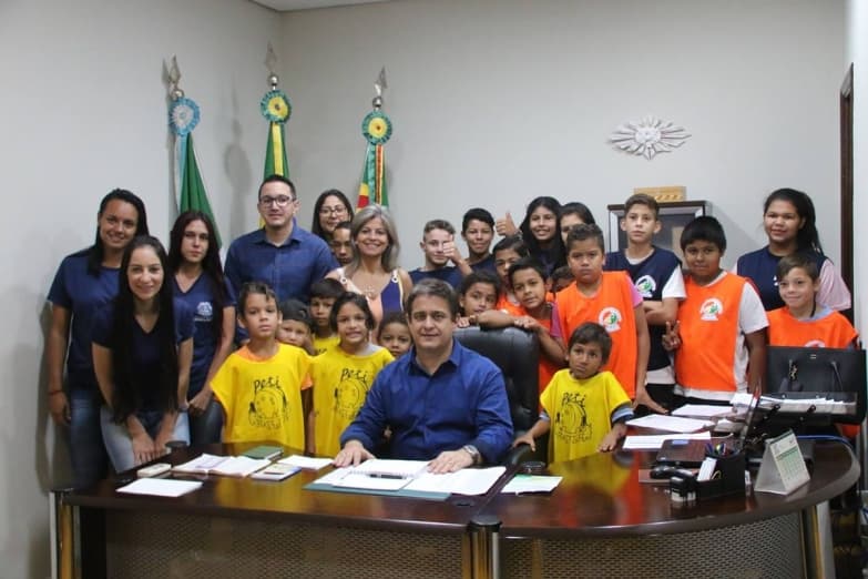 Projeto levou mais de 60 crianças a conhecerem instituições municipais
