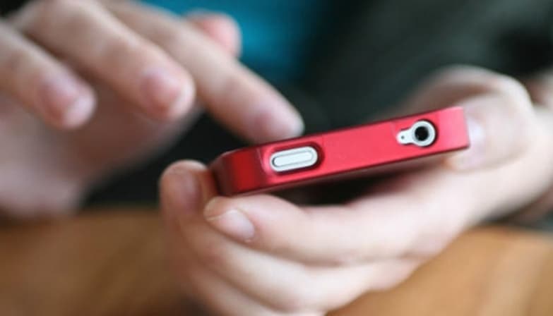 Rapaz envia fotos íntimas à desconhecida no facebook e sofre tentativa de extorsão