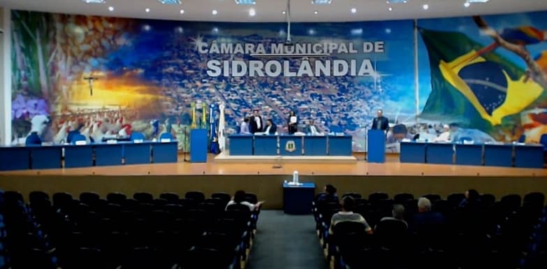 Indignados, vereadores isolam presidente, questionam excesso de gastos e cobram prestação de contas
