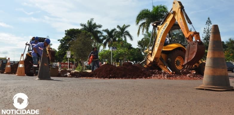 Sanesul realiza troca de rede de água no Centro antes de recapeamento