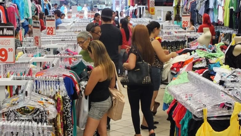 Vendas no comércio caem 6,2% em 2016, pior resultado em 15 anos