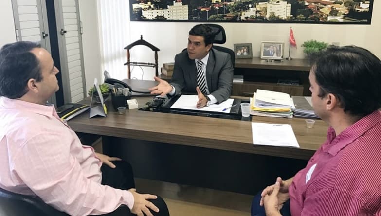 Robert Ziemann busca instalação do curso de Agronomia na UEMS de Maracaju
