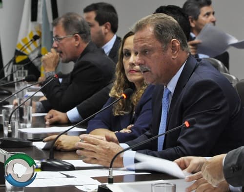 Presidente se coloca a disposição e esclarece questionamento de vereadores