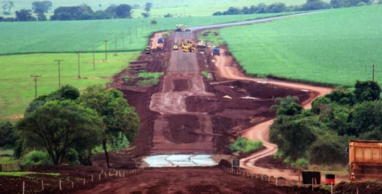 Asfalto chega a MS-460 e beneficia escoamento de polo agrícola em Maracaju
