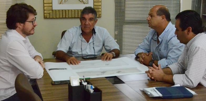 Prefeitura e Taurus fazem reunião para tratar sobre ‘Cidade dos Caminhoneiros’
