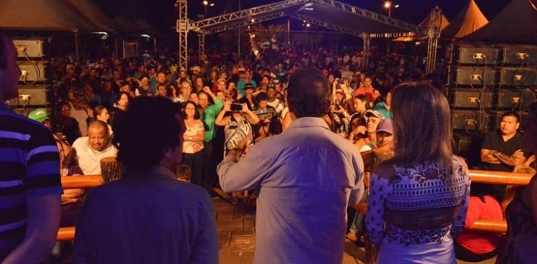 Com eventos culturais da Prefeitura, famílias voltam a frequentar a Praça Central
