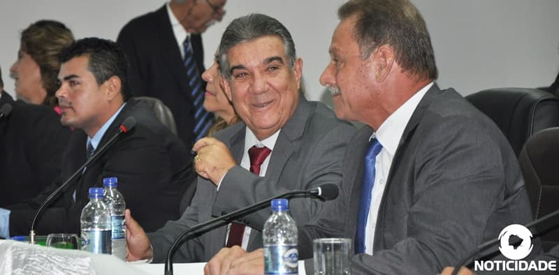 Com dez votos e apoio do prefeito, Hélio Albarello é eleito Presidente da Câmara