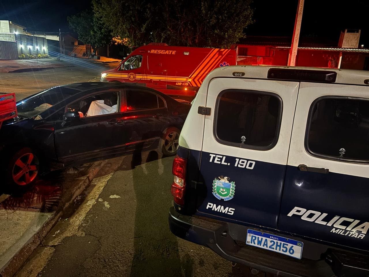 Briga em pátio de casa noturna termina com perseguição, acidente e morte em Maracaju