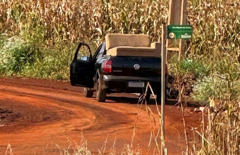 Homem de 83 anos é preso por descarte irregular de sofá em Maracaju