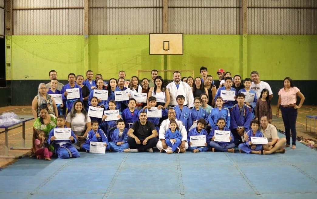 Cerimônia marca conquista de novas graduações para alunos do Instituto Pequeno Cidadão em Sidrolândia