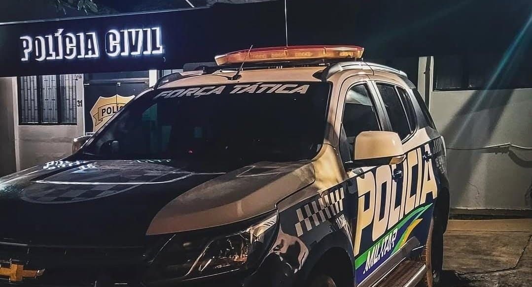 Mulher se esconde no banheiro com filho de colo durante invasão e tentativa de homicídio em Maracaju