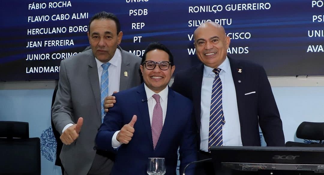 Papy é reeleito presidente da Câmara e pode assumir Prefeitura diante de eventual afastamento de Adriane e vice